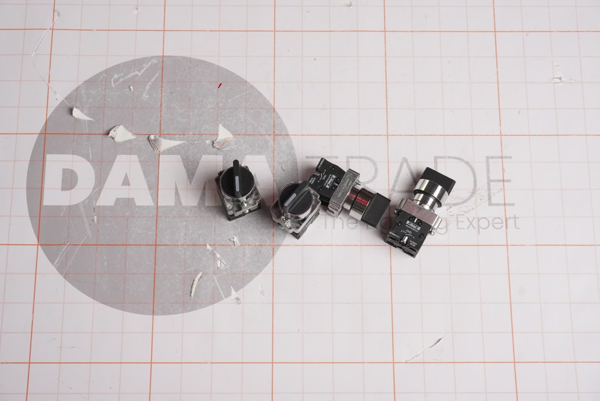 Three position selector switch from the Dama catalogue